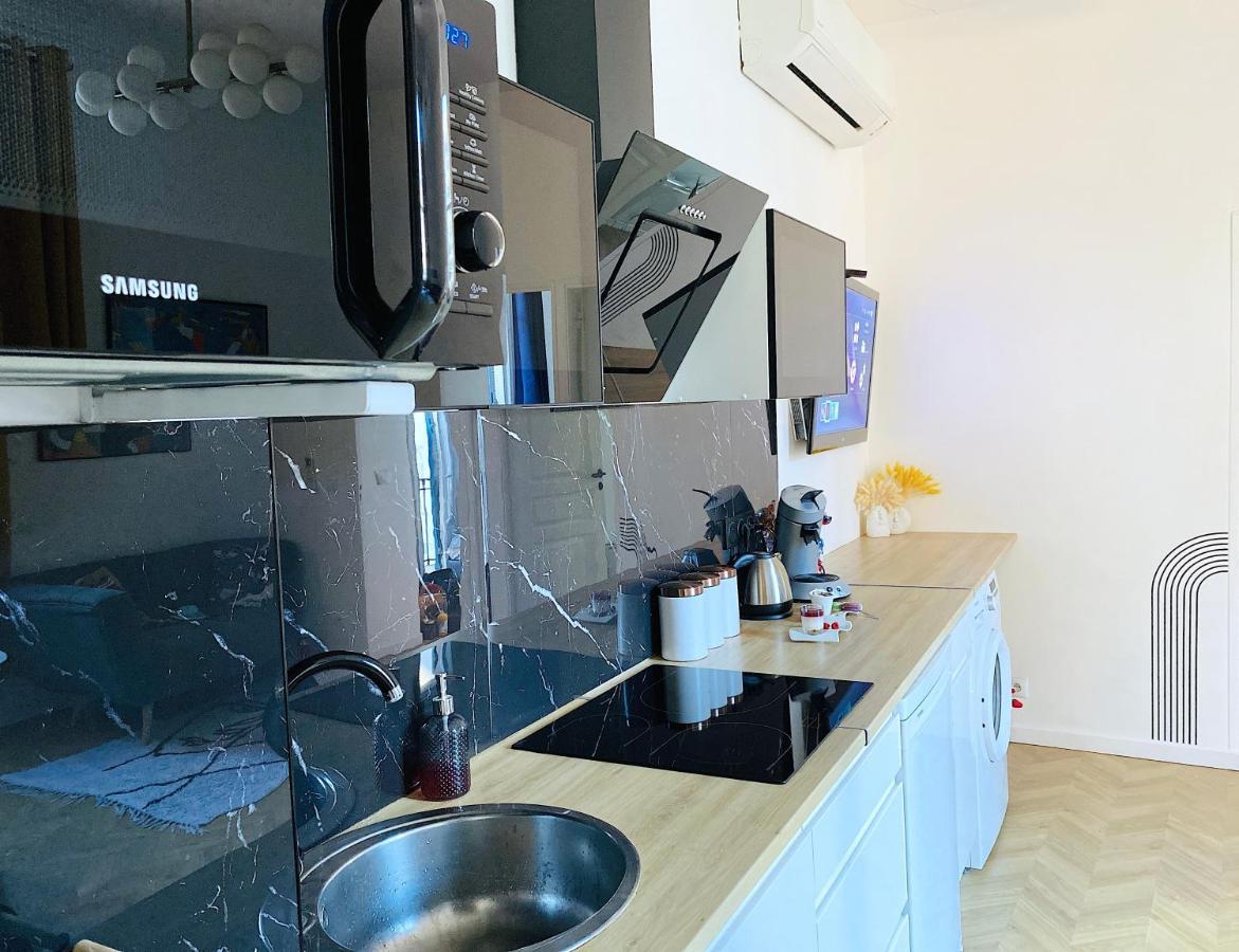 Sea - 2 Bedroom - Kitchen - Wifi - Tramway - Air Conditioner Nice Bagian luar foto